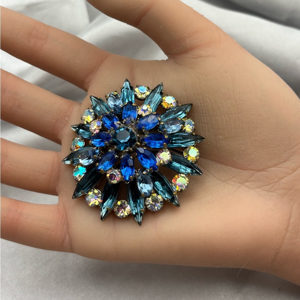 Vintage MCM Blue Rhinestone & Aurora Borealis Sunburst Brooch - Picture 3 of 16